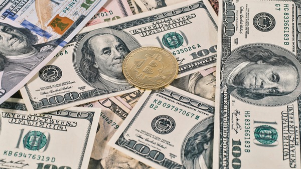 US dollar banknotes representing the Tether (USDT) stablecoin
